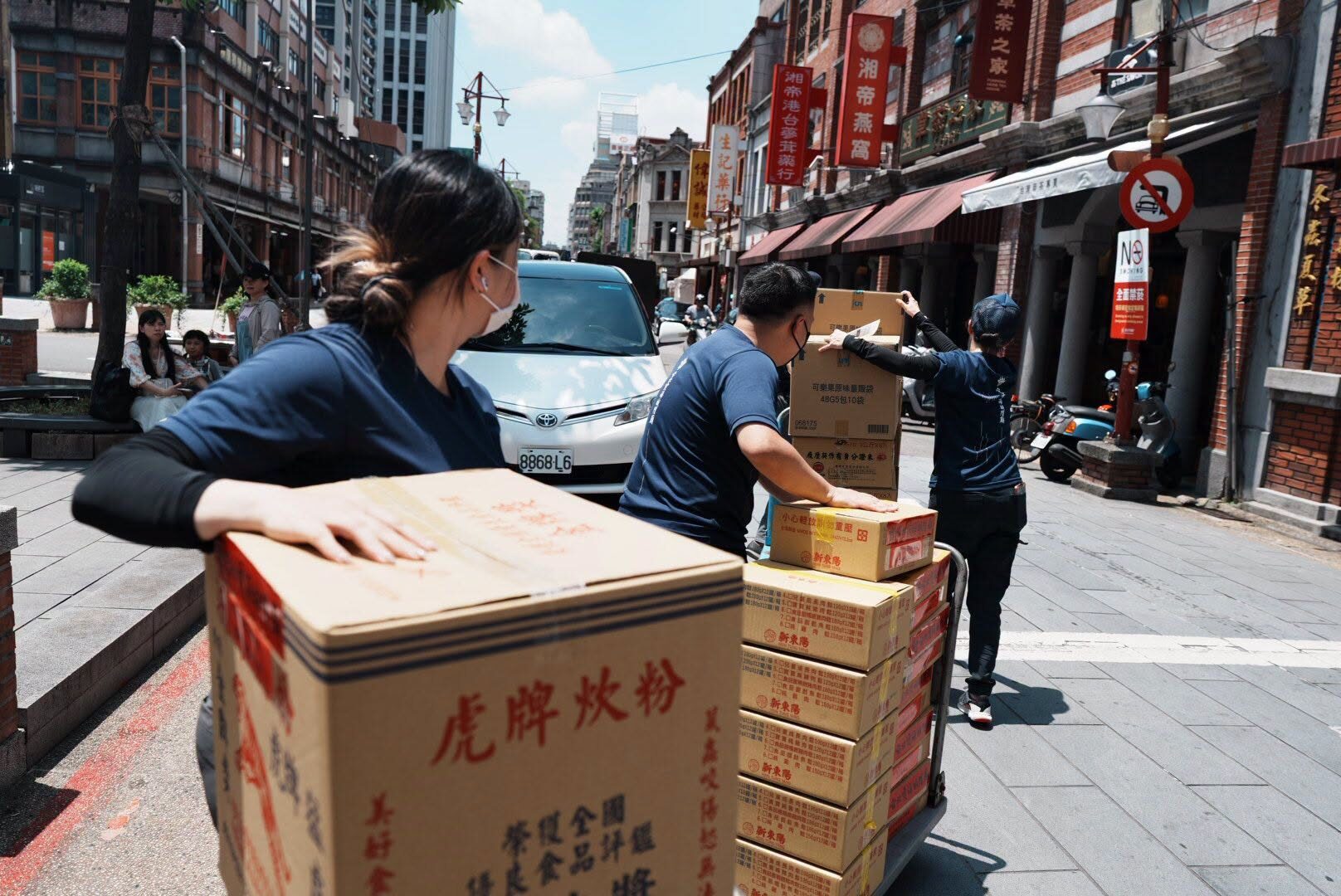 夏令送暪在地傳愛!新東陽響應台北霞海城隆廟物資捐贈,凝聚善意傳遞社會關懷
