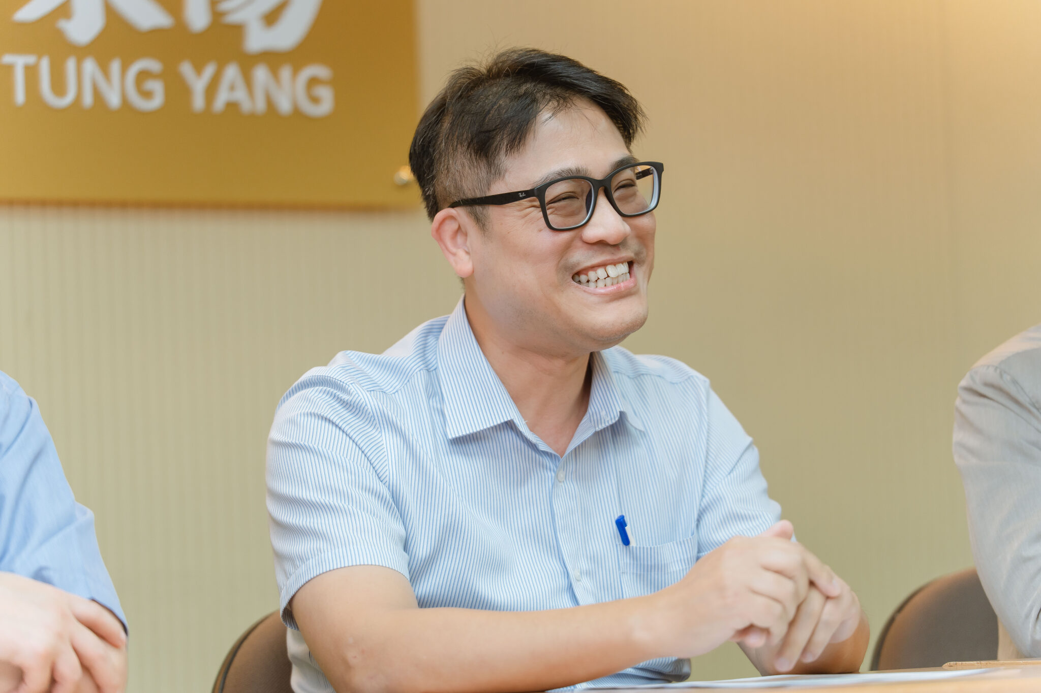 新東陽永續小組在其中扮演連結企業資訊、使用者需求與數位體驗的角色，讓上百頁的永續報告書逐步轉化為更貼近人的資訊服務。